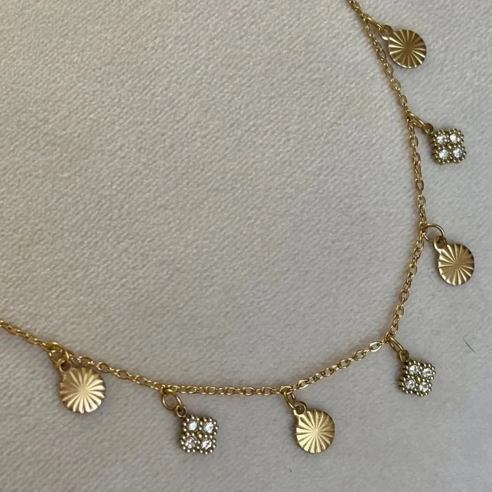 Diamond flower Necklace Q336